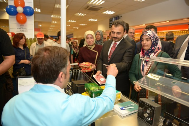 İhtiyaç sahiplerine birinci sınıf market