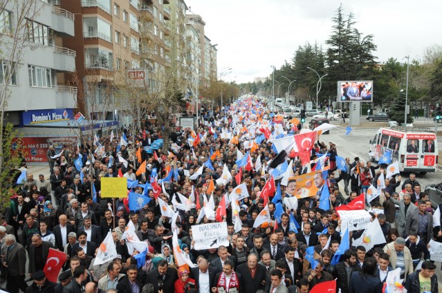 Miting gibi sevgi yürüyüşü