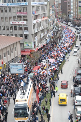 Miting gibi sevgi yürüyüşü