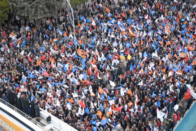 Miting gibi sevgi yürüyüşü