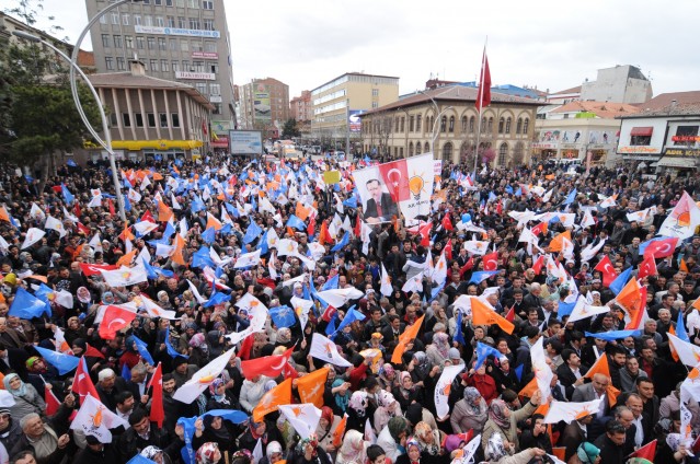 Miting gibi sevgi yürüyüşü