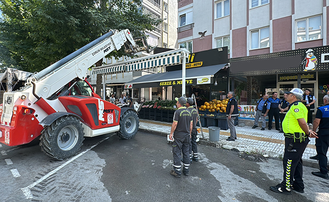 Belediye'den kaldırım işgaline müdahale