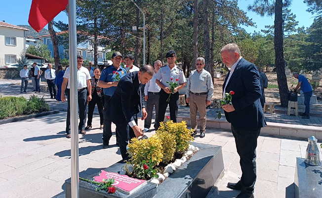 Göreve başladı, ilk ziyareti Şehitlik oldu