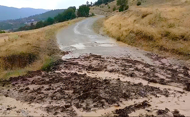 O ilçede dereleri taşıran yağış