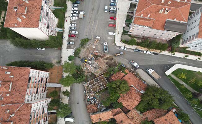 3 yapı daha yıkıldı, o cadde 25 metre oluyor