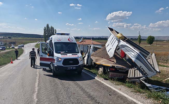 Kamyon ile kamyonet çarpıştı